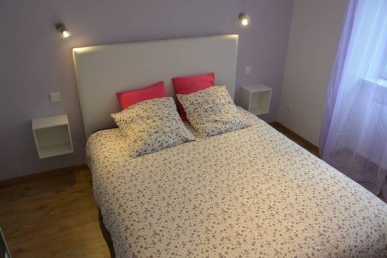 Location de vacances - Appartement à Kaysersberg - chambre parentale armoire