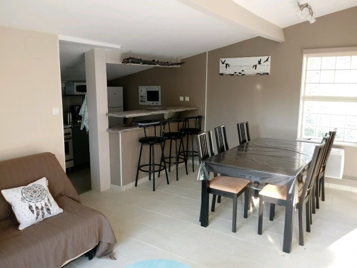 Location de vacances - Gîte à Chaillevette - le séjour et la cuisine