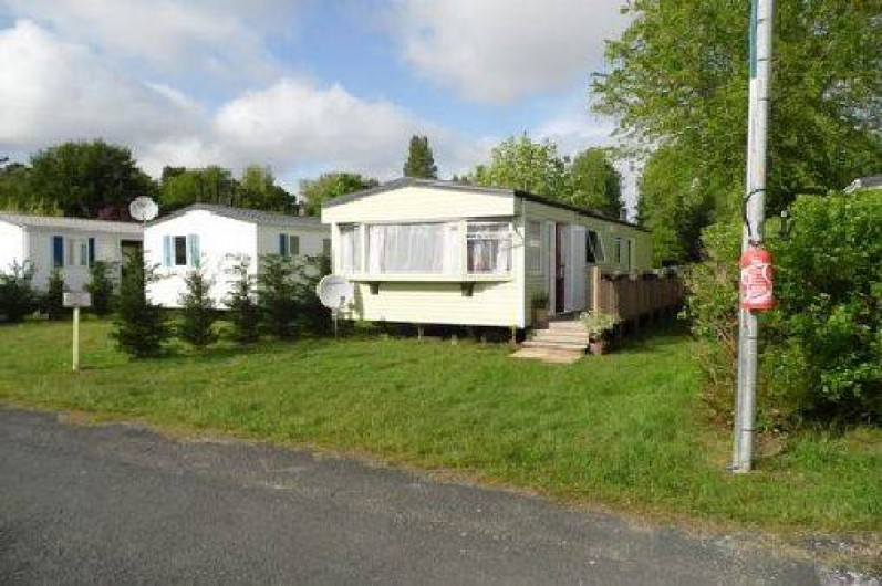 Location de vacances - Camping à La Palmyre - Parcelle dans une allée, emplacement pour 2 véhicules