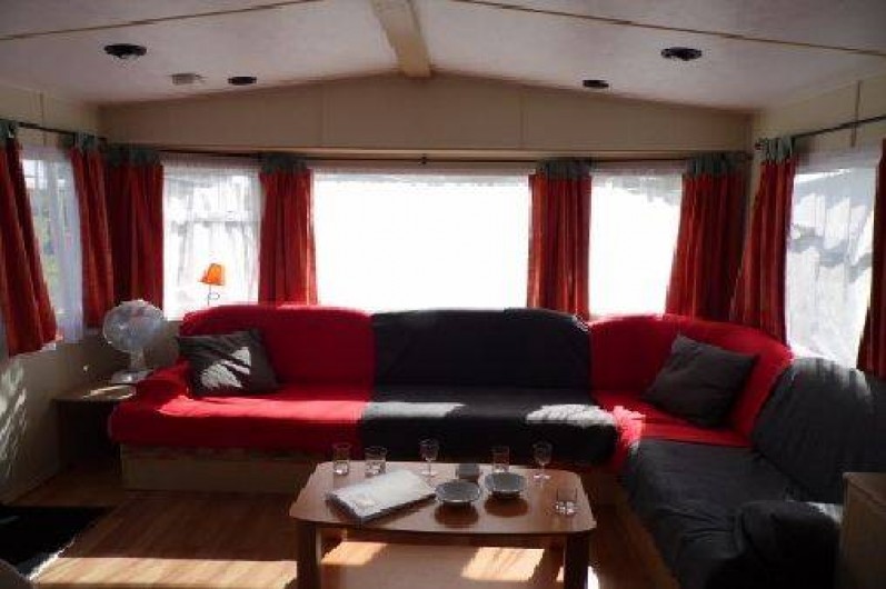Location de vacances - Camping à La Palmyre - Salon panoramique très spacieux et lumineux