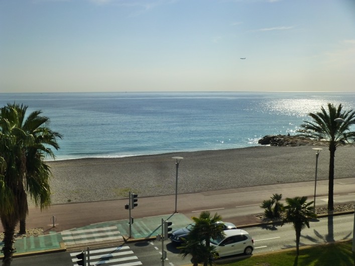 Location de vacances - Appartement à Cagnes-sur-Mer - Vue de la plage depuis la terrasse