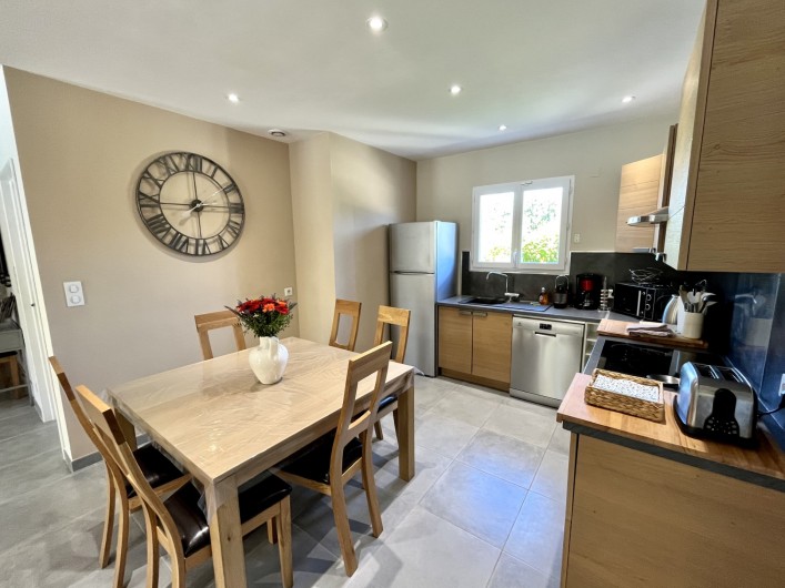 Location de vacances - Villa à Pernes-les-Fontaines - Cuisine équipée et salle à manger