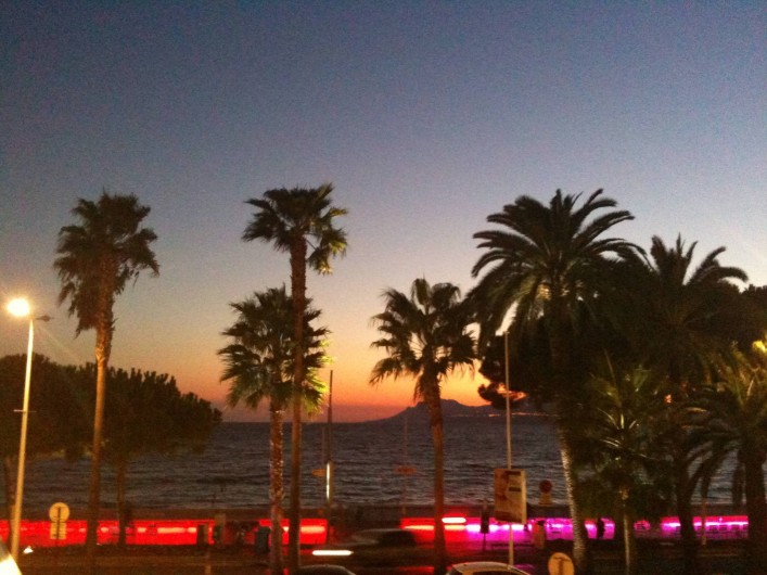 Location de vacances - Appartement à Cannes - Coucher de soleil depuis la terrasse de l'appartement