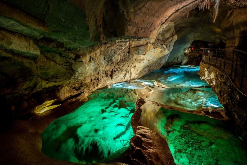 Location de vacances - Villa à Les Salelles - intérieur de la grotte de la coqualière