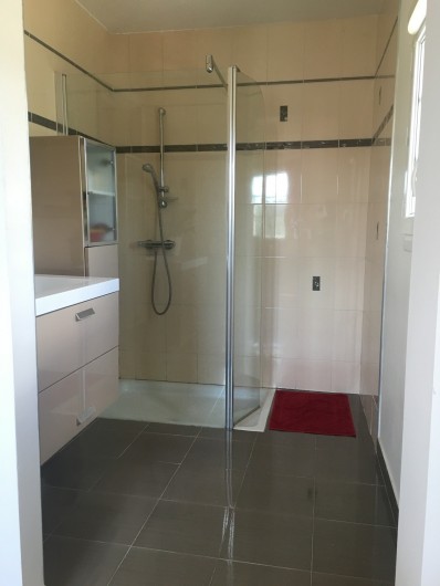 Location de vacances - Villa à Les Salelles - salle de bain N°1