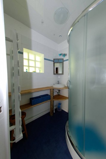 Location de vacances - Gîte à Guitres - Salle d'eau 
Gite le Coutrillon