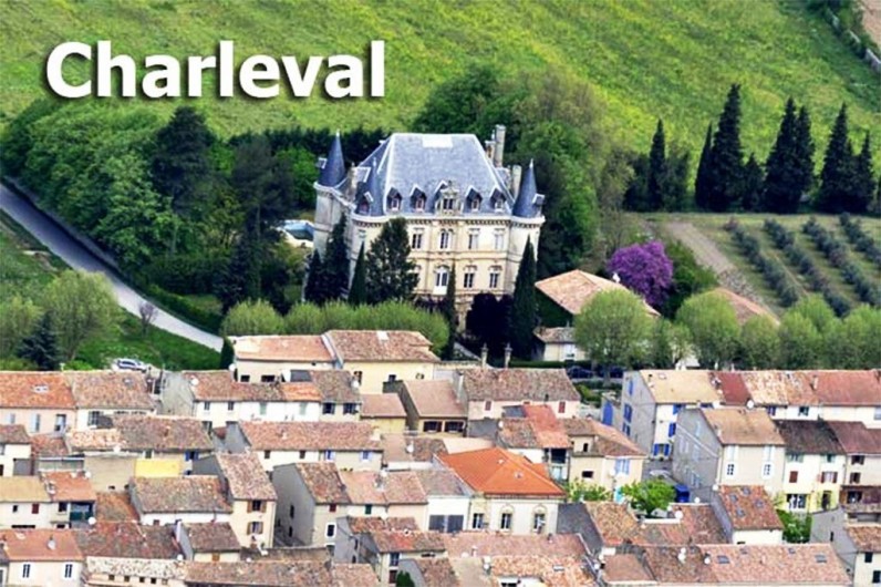 Location de vacances - Appartement à Charleval - Petit village tranquille autour du château de CHARLEVAL