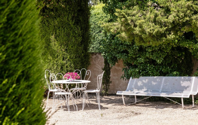 Location de vacances - Villa à Crillon-le-Brave - autre coin repos au jardin