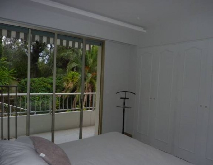 Location de vacances - Appartement à Menton - vue de la chambre