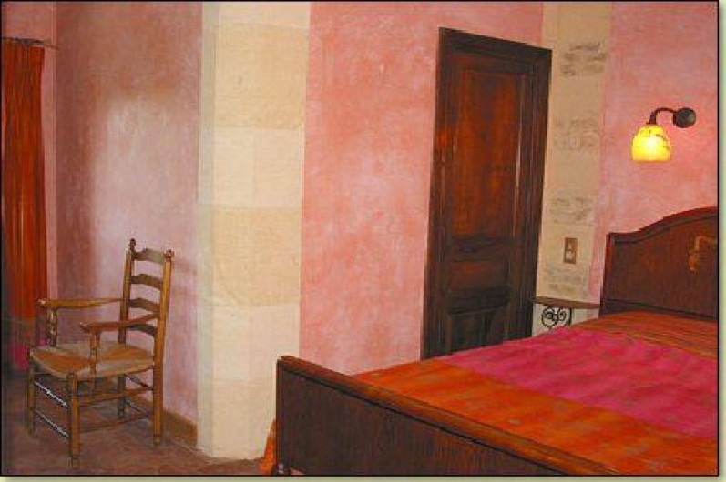 Location de vacances - Gîte à Saint-Cybranet - chambre rouge lit double rez de chaussée