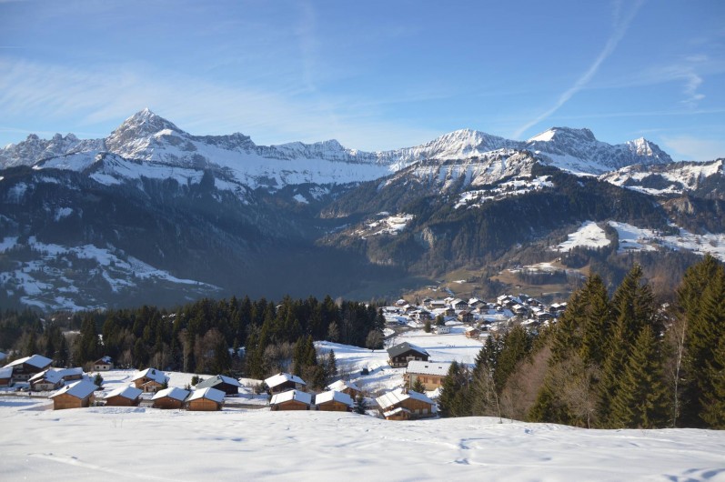 Location de vacances - Chalet à Crest-Voland - Vue depuis la piste de ski côté Cernix
