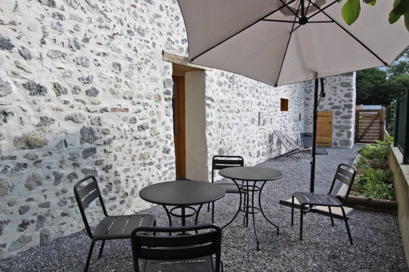 Location de vacances - Gîte à Faverges - Jardin ombragé