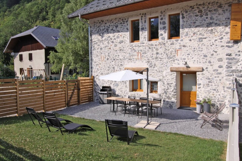 Location de vacances - Gîte à Faverges - Jardin clos