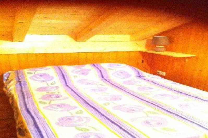 Location de vacances - Chalet à Taninges - deuxième chambre avec lit double