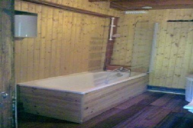 Location de vacances - Chalet à Taninges - salle de bain 