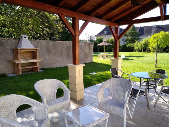 Location de vacances - Maison - Villa à Beaujeu-Saint-Vallier-Pierrejux-et-Quitteur - Barbecue