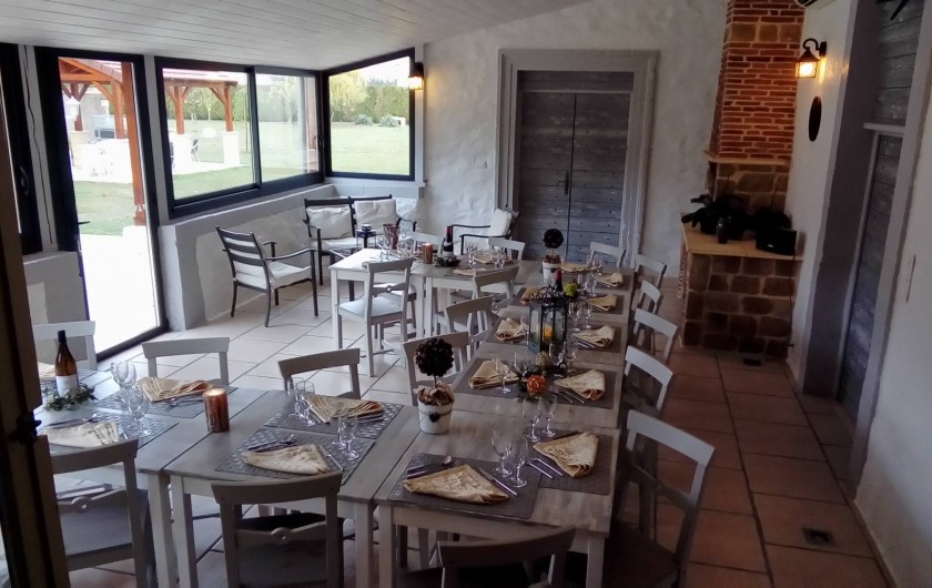 Location de vacances - Maison - Villa à Beaujeu-Saint-Vallier-Pierrejux-et-Quitteur - Verrière et sa terrasse pour vos repas