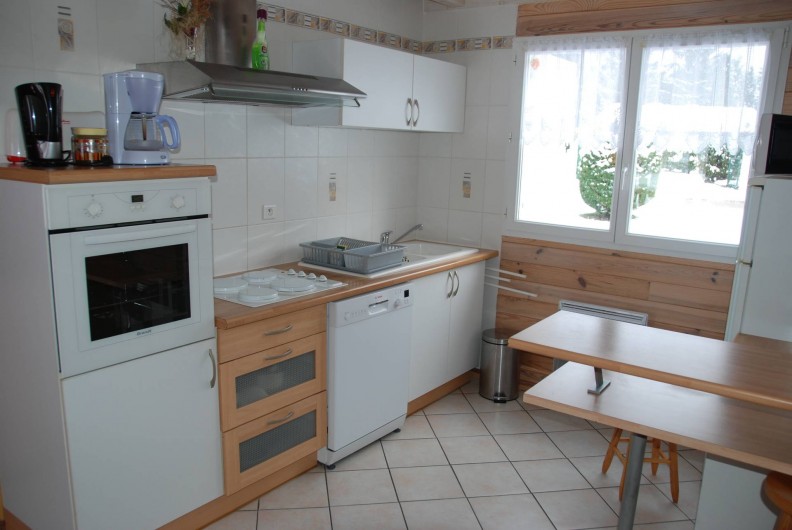 Location de vacances - Chalet à Saint-Léonard - Cuisine équipée, ouverte