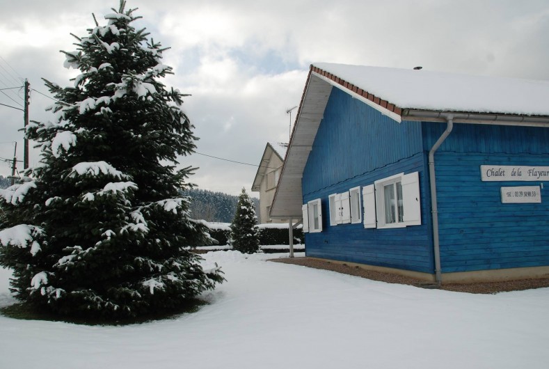 Location de vacances - Chalet à Saint-Léonard - Façade Est, côté rue.