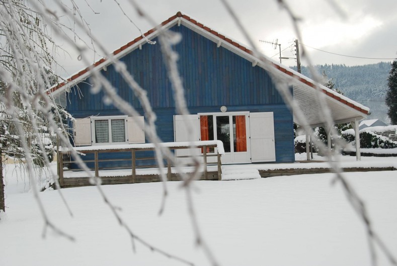 Location de vacances - Chalet à Saint-Léonard - Façade Ouest, avec aperçu du couvert pour 2 voitures