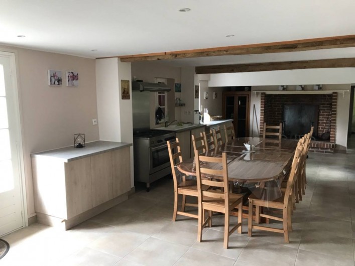 Location de vacances - Gîte à Saint-Quentin-en-Tourmont - Salle à manger  /cuisine