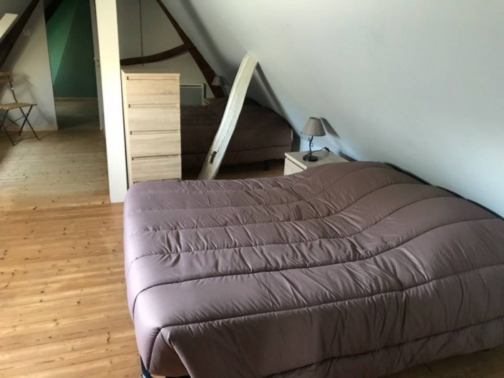 Location de vacances - Gîte à Saint-Quentin-en-Tourmont - Chambre avec lit double au 1er étage
