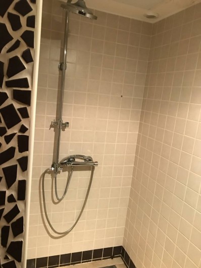 Location de vacances - Gîte à Saint-Quentin-en-Tourmont - Douche italienne rez de chaussée