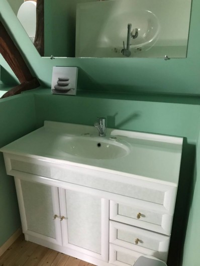 Location de vacances - Gîte à Saint-Quentin-en-Tourmont - Salle d'eau 1er étage