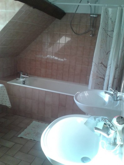 Location de vacances - Gîte à Saint-Aubin-sur-Mer - salle de bain 2ème étage