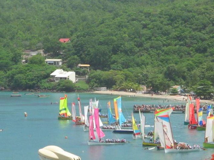 Location de vacances - Appartement à Les Anses-d'Arlet - Départ de course de yole (vue de la Résidence Batterie)