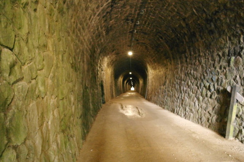 Location de vacances - Villa à Saint-Julien-Labrousse - Le tunnel des Nonières  ( sur la Dolce Via )