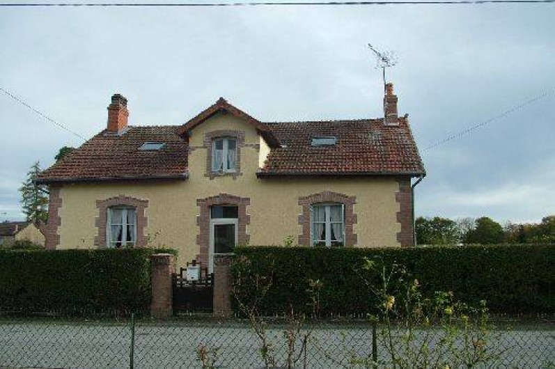 Location de vacances - Villa à Saint-Sulpice-les-Champs - FACADE RUE