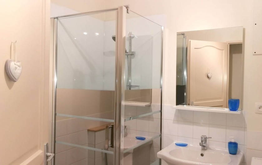 Location de vacances - Gîte à Sancey-le-Grand - la salle d'eau gite Romance 3*  2 personnes