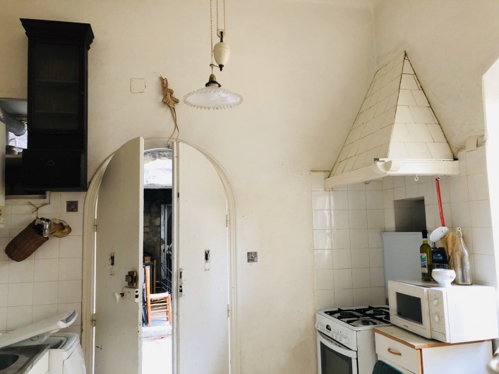 Location de vacances - Maison - Villa à Ajaccio - Cuisine porte sur l'arrière