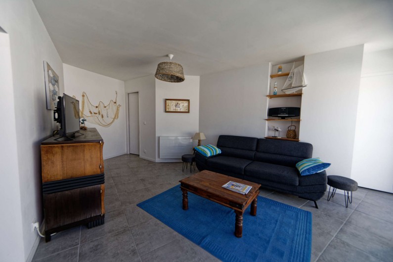 Location de vacances - Villa à Les Sables-d'Olonne - Salon avec télévision et box internet