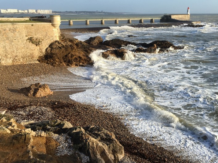 Location de vacances - Villa à Les Sables-d'Olonne - jetée et phare