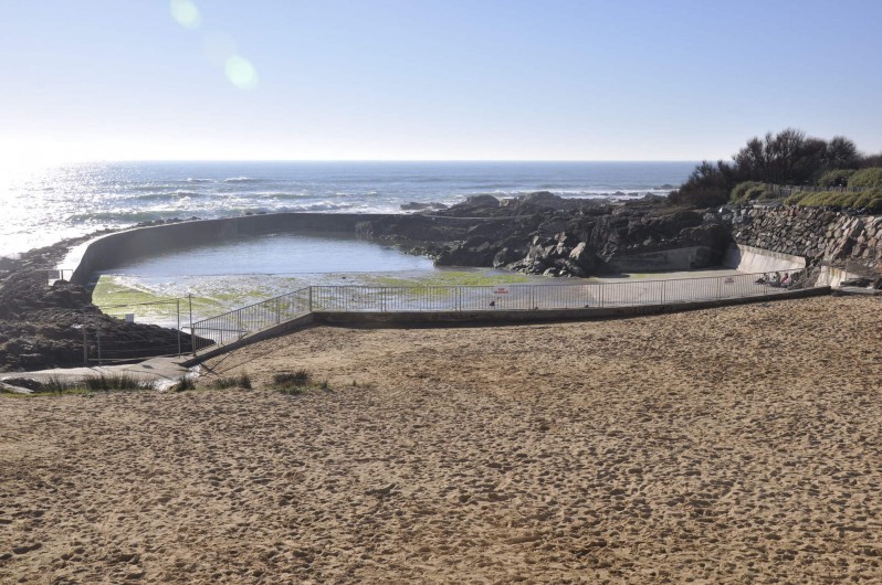 Location de vacances - Villa à Les Sables-d'Olonne - piscine d'eau de mer et plage