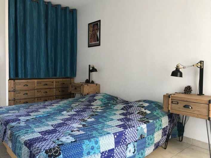 Location de vacances - Appartement à Aigues-Mortes - Chambre bleue avec lits jumelés