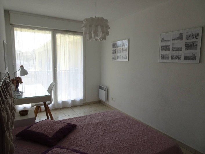 Location de vacances - Appartement à Aigues-Mortes - Chambre blanche