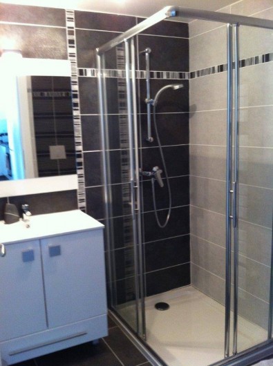 Location de vacances - Appartement à Calvi - Salle de douche 1