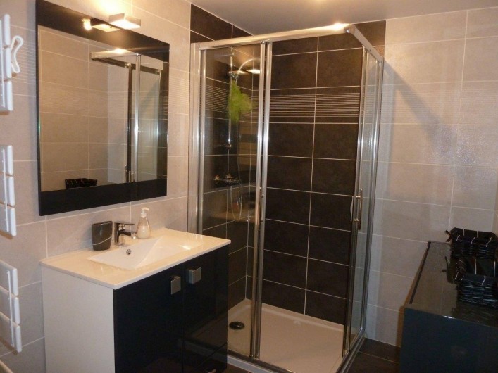 Location de vacances - Appartement à Calvi - Salle de douche 2