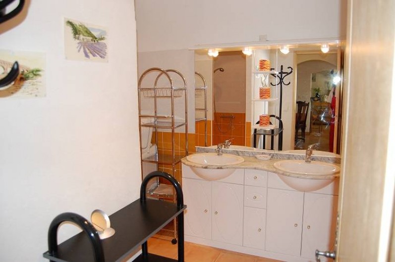 Location de vacances - Gîte à Aubignan - salle d'eau