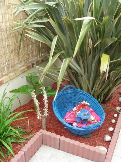 Location de vacances - Villa à Île-Tudy - A travers le grand rocher en face de la villa !!!MAGIQUE