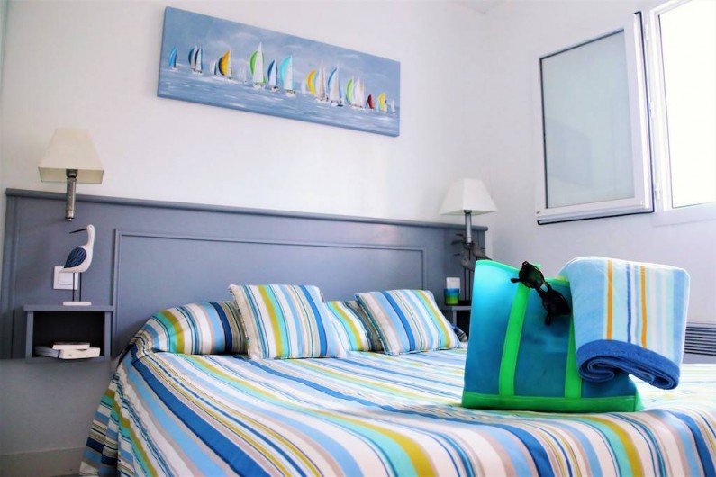 Location de vacances - Maison - Villa à Sainte-Marie-de-Ré - Chambre : tout est prêt pour partir à la plage!