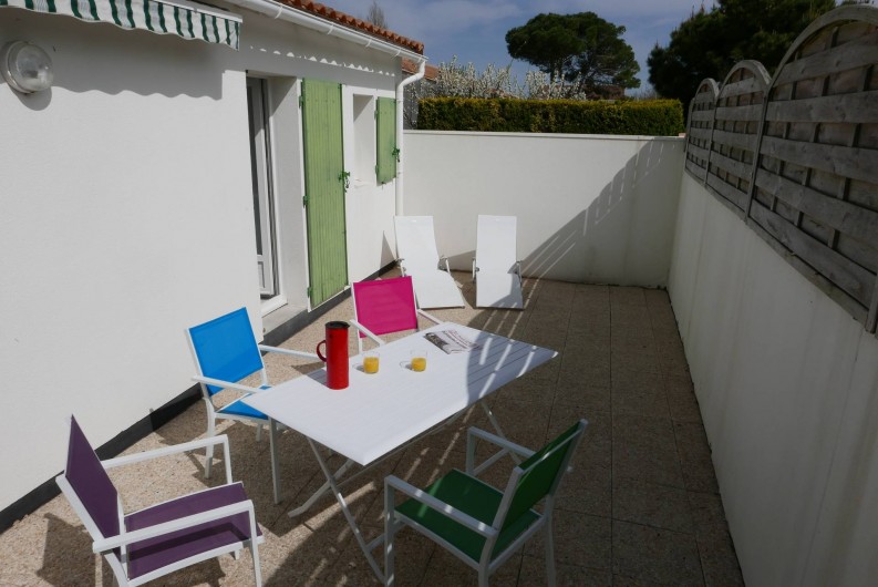 Location de vacances - Maison - Villa à Sainte-Marie-de-Ré - Une partie de la terrasse plein sud