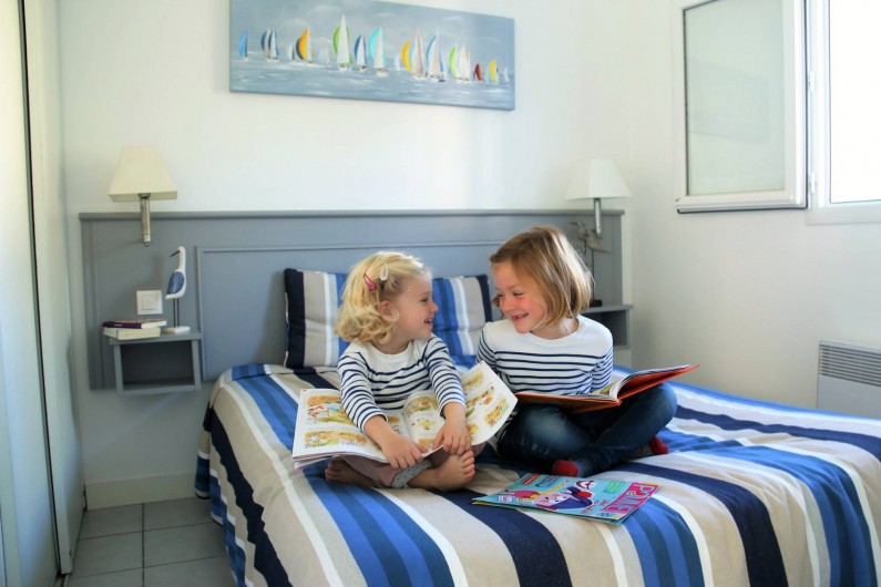 Location de vacances - Maison - Villa à Sainte-Marie-de-Ré - Nous sommes sages dans la chambre des parents!