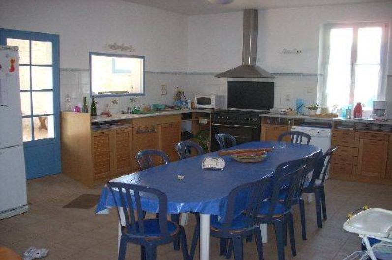 Location de vacances - Maison - Villa à Dolus-d'Oléron - Cuisine ouverte sur salle à manger et séjour