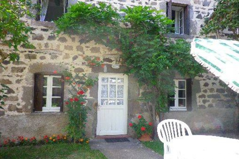 Location de vacances - Gîte à Saint-Nectaire - Jardinet privé
