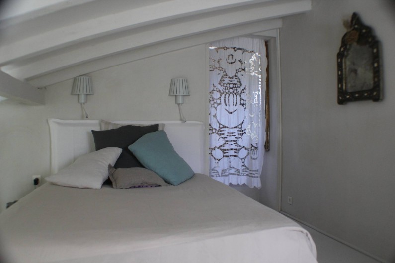 Location de vacances - Villa à Porto-Vecchio - lit sur la mezzanine