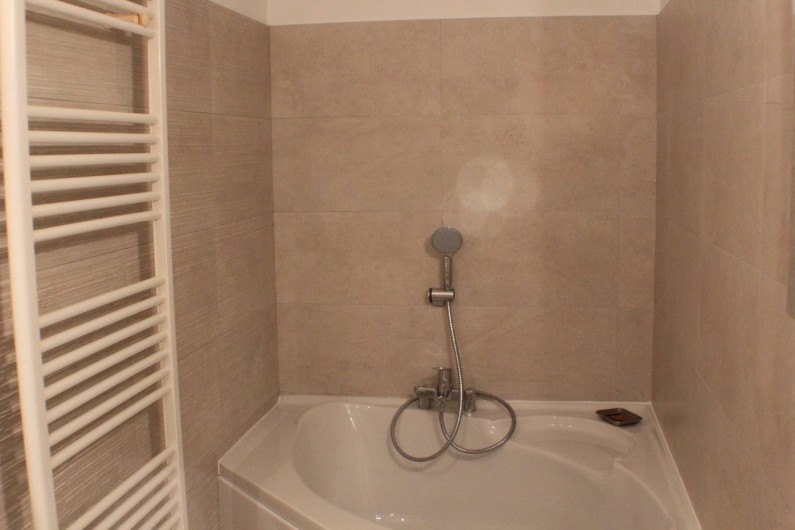 Location de vacances - Villa à Porto-Vecchio - salle de bain de la chambre du bas